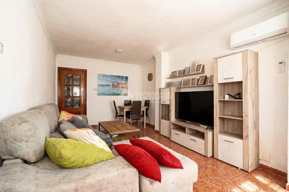 Living room of Flat for sale in Granada  with Air Conditioner, Heating and Terrace