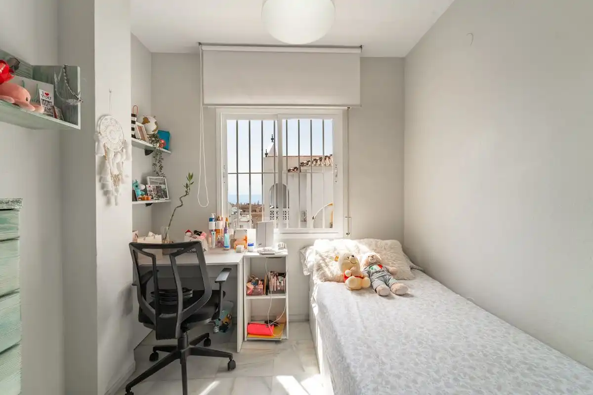Habitación de Planta baja en venta en Rincón de la Victoria con Calefacción, Jardín privado y Terraza