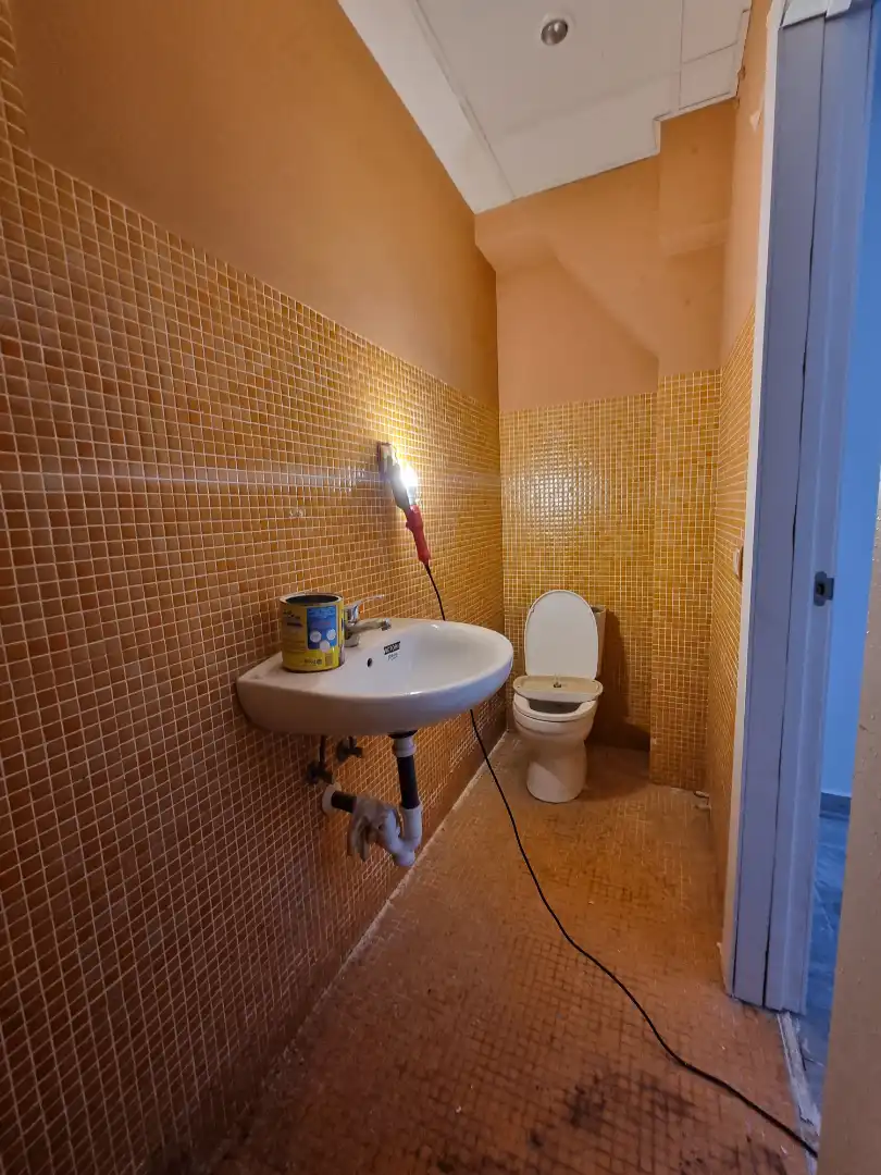 Baño de Local en venta en Madrid