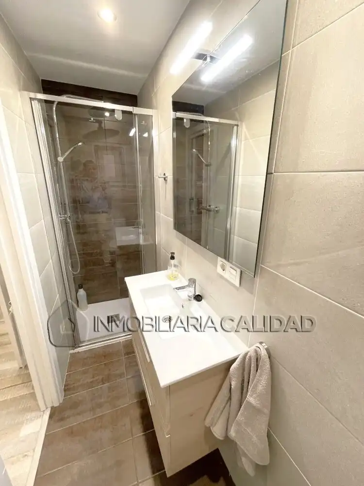 Baño de Piso de alquiler en Burgos con Calefacción y Amueblado