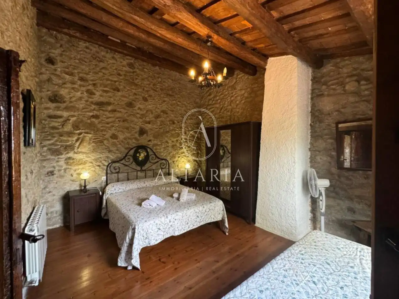 Dormitori de Finca rústica en venda en Anglès amb Calefacció, Jardí privat i Terrassa