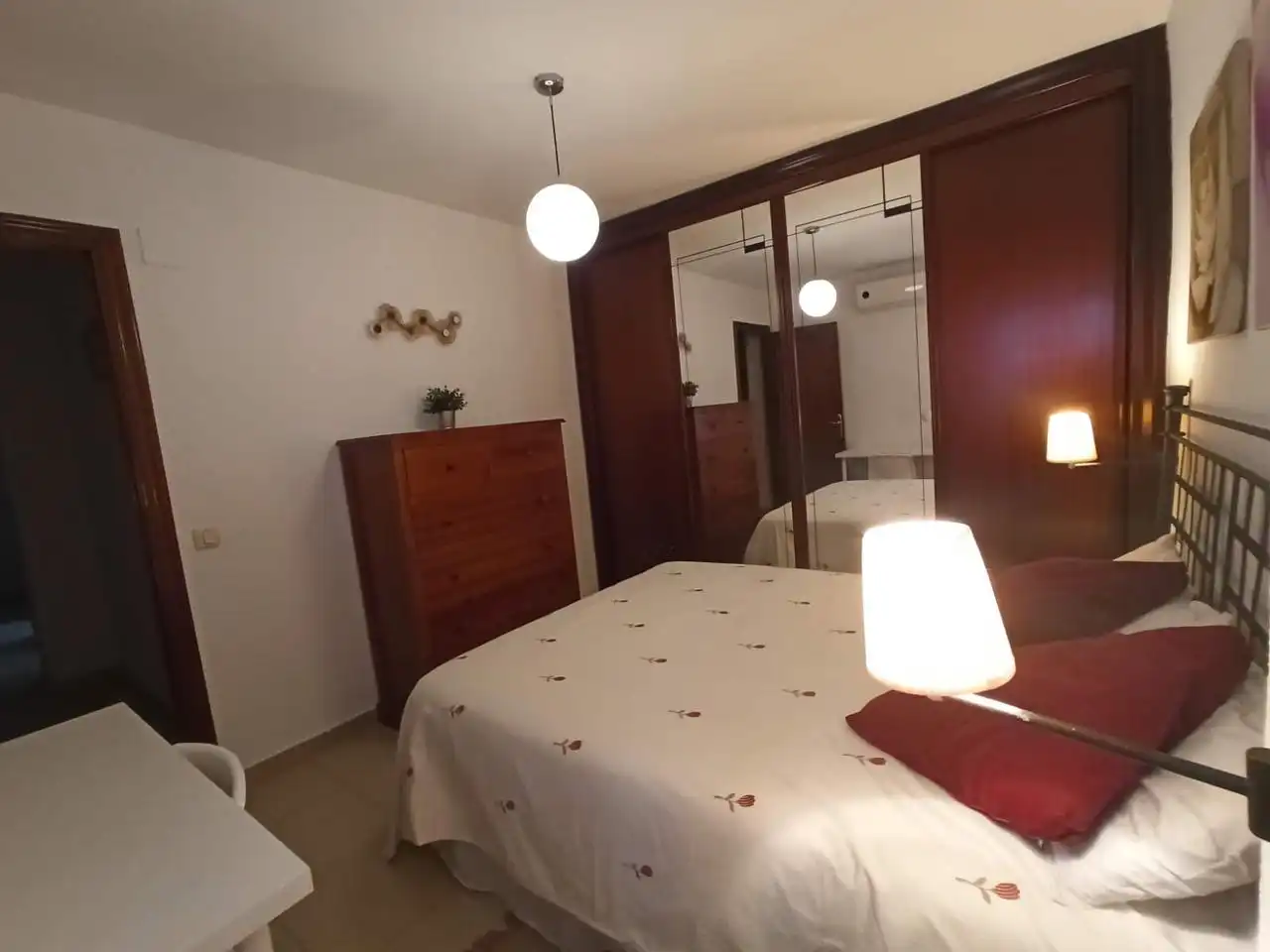 Bedroom of Flat for rent in Sevilla  with Air Conditioner and Furnished