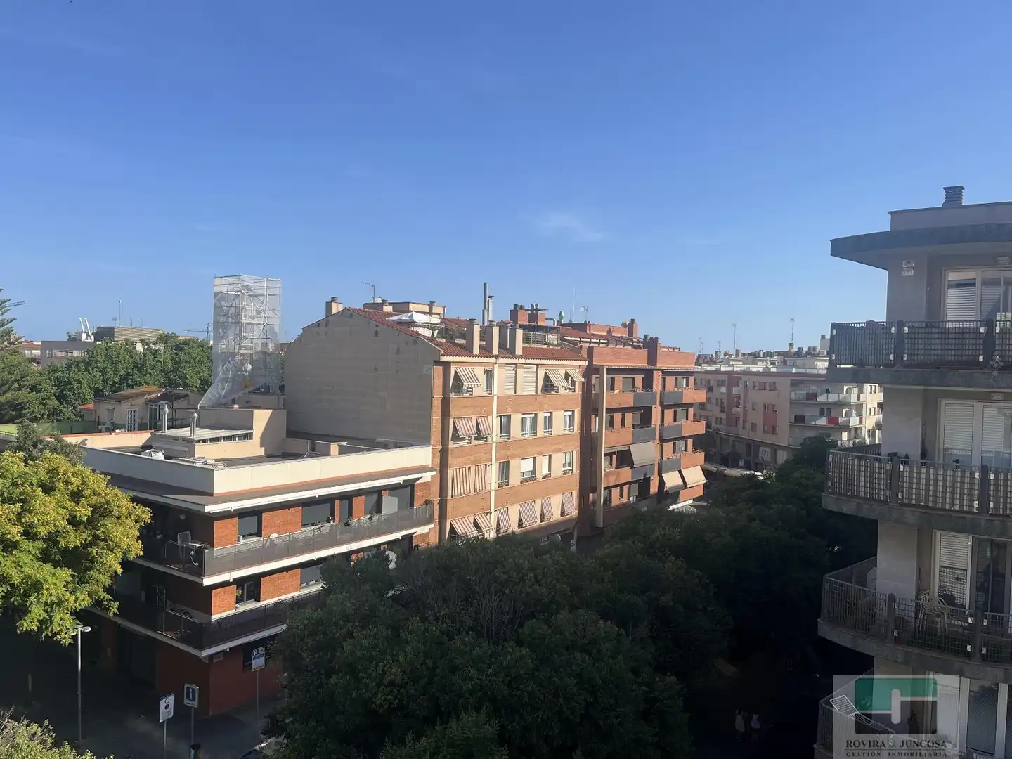 Vista exterior de Pis de lloguer en Castelldefels amb Aire condicionat, Parquet i Terrassa