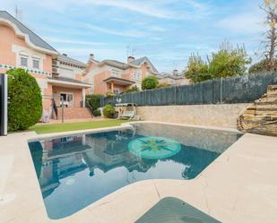 Piscina de Casa o xalet en venda en Arroyomolinos (Madrid) amb Aire condicionat, Calefacció i Jardí privat