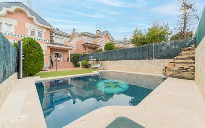 Piscina de Casa o xalet en venda en Arroyomolinos (Madrid) amb Aire condicionat, Calefacció i Jardí privat