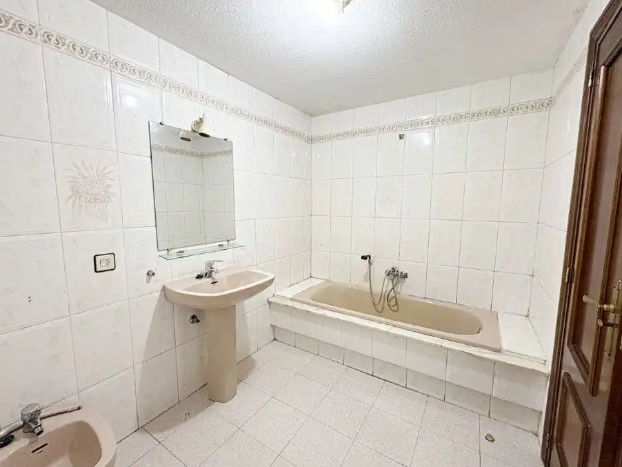 Badezimmer von Wohnung zum Verkauf in Salamanca mit Heizung, Parkett und Terrasse