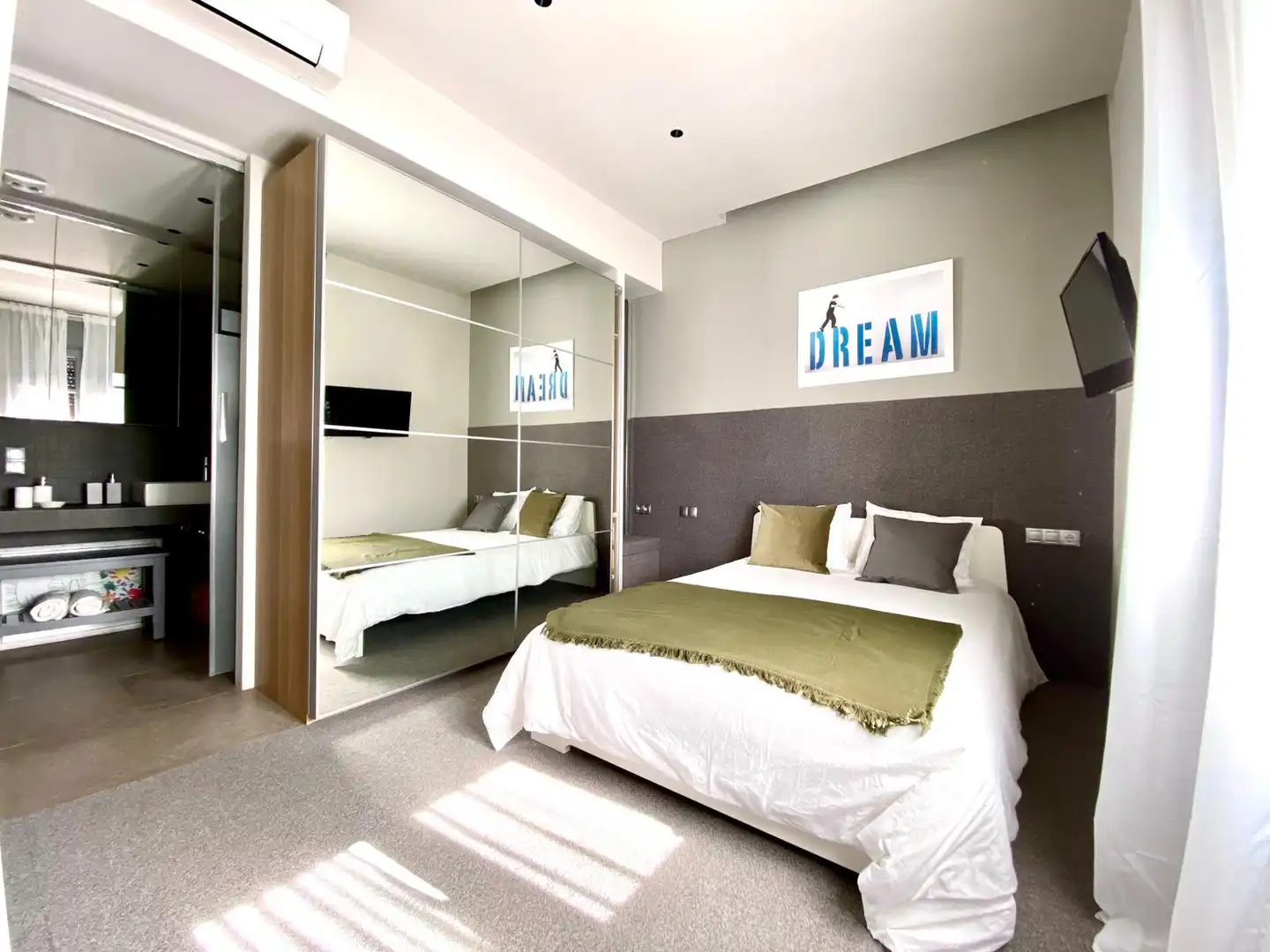 Schlafzimmer von Wohnung zum Verkauf in Barcelona mit Klimaanlage, Heizung und Parkett