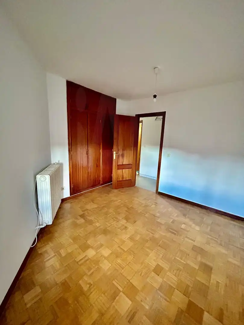 Habitación de Ático en venta en La Bañeza  con Calefacción y Terraza
