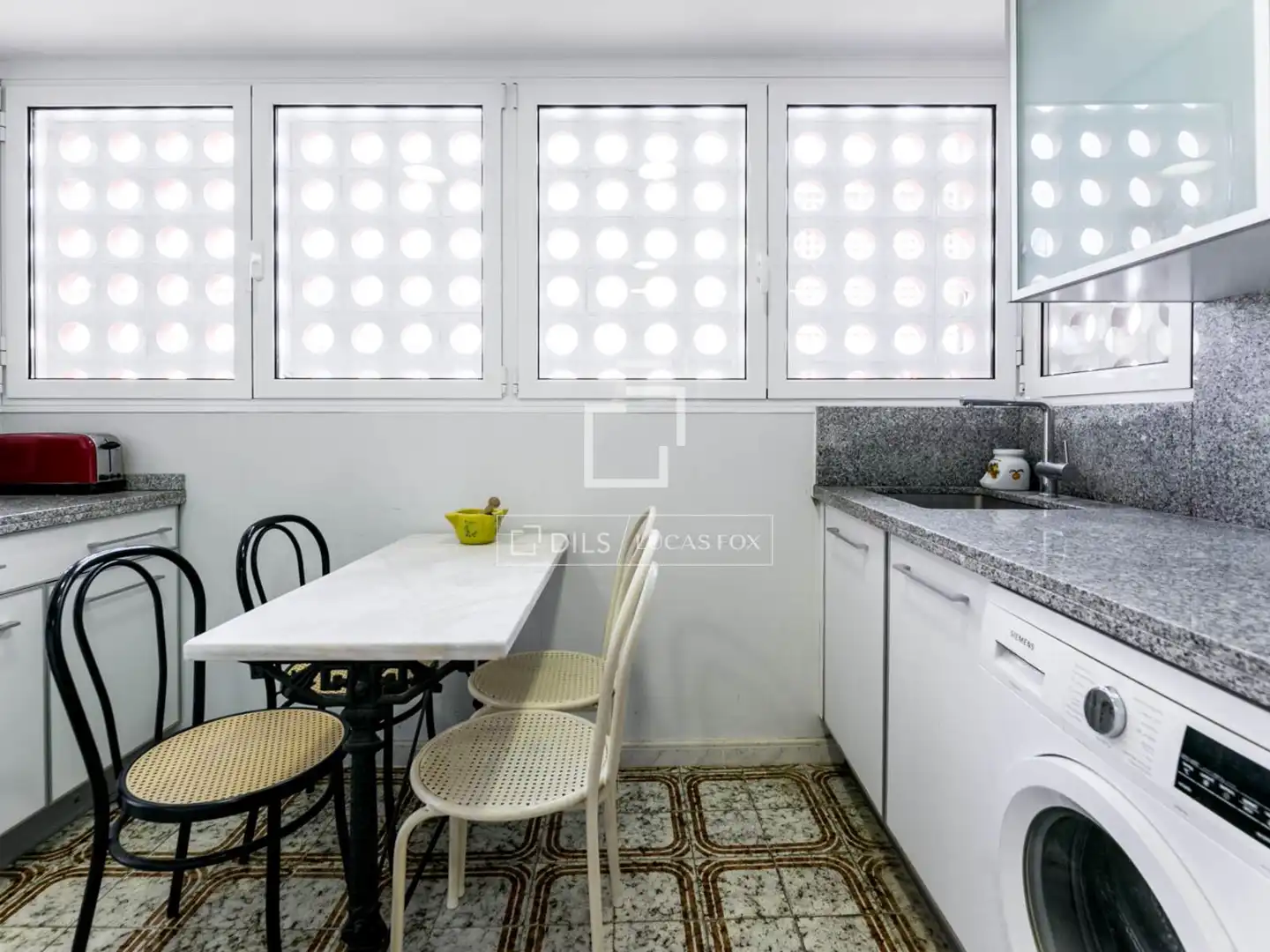 Küche von Wohnung zum Verkauf in Castelldefels mit Heizung, Privatgarten und Terrasse