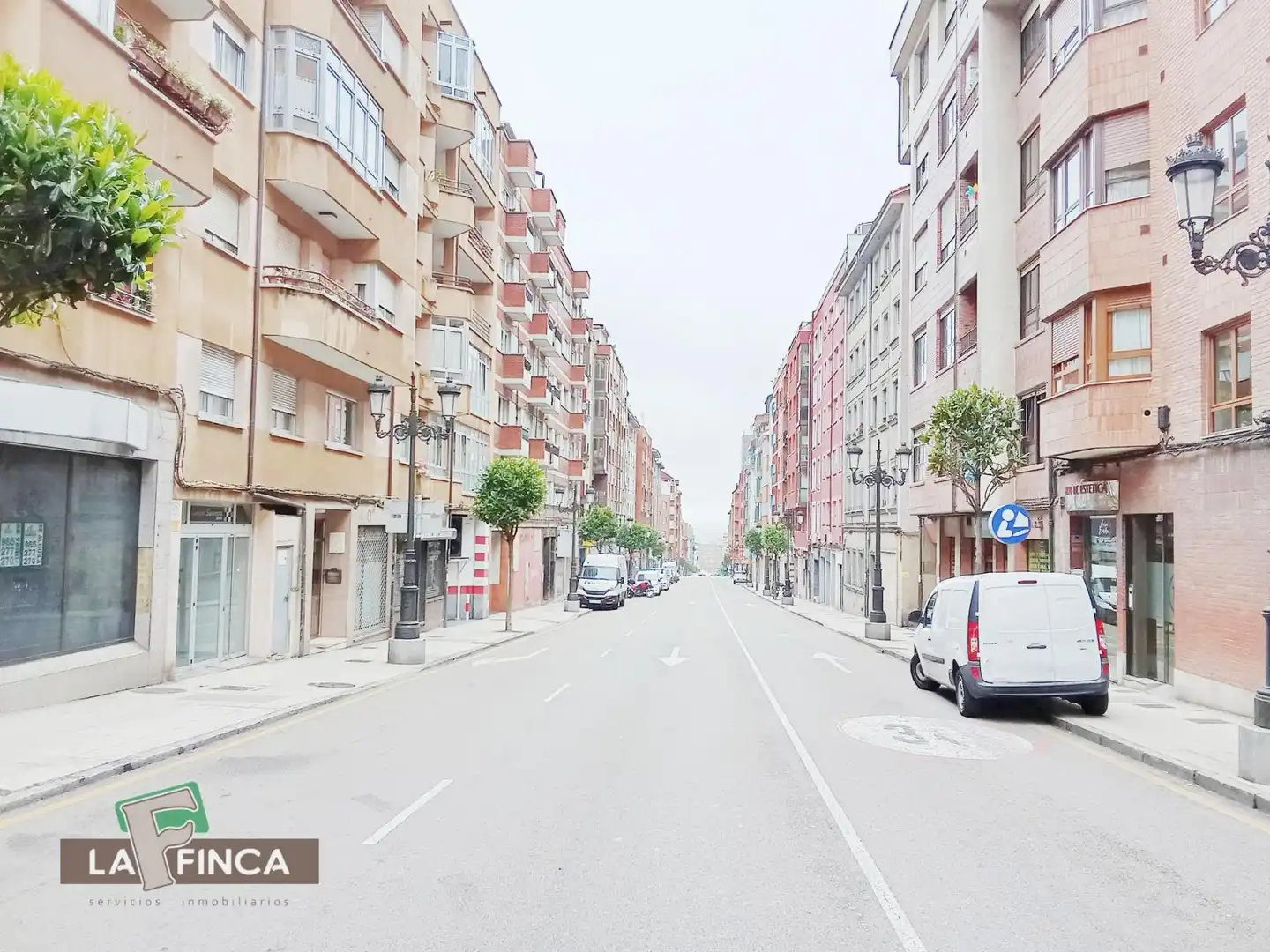 Vista exterior de Pis de lloguer en Oviedo  amb Calefacció, Parquet i Terrassa