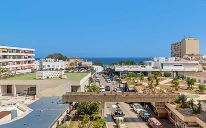 Vista exterior de Pis en venda en Torremolinos amb Aire condicionat i Piscina comunitària