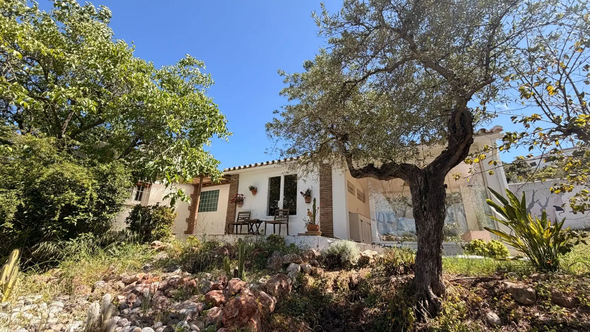 Vista exterior de Casa o xalet en venda en Alhaurín El Grande amb Aire condicionat