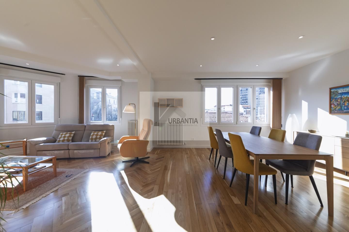 Living room of Flat for sale in  Pamplona / Iruña  with Heating, Parquet flooring and Furnished