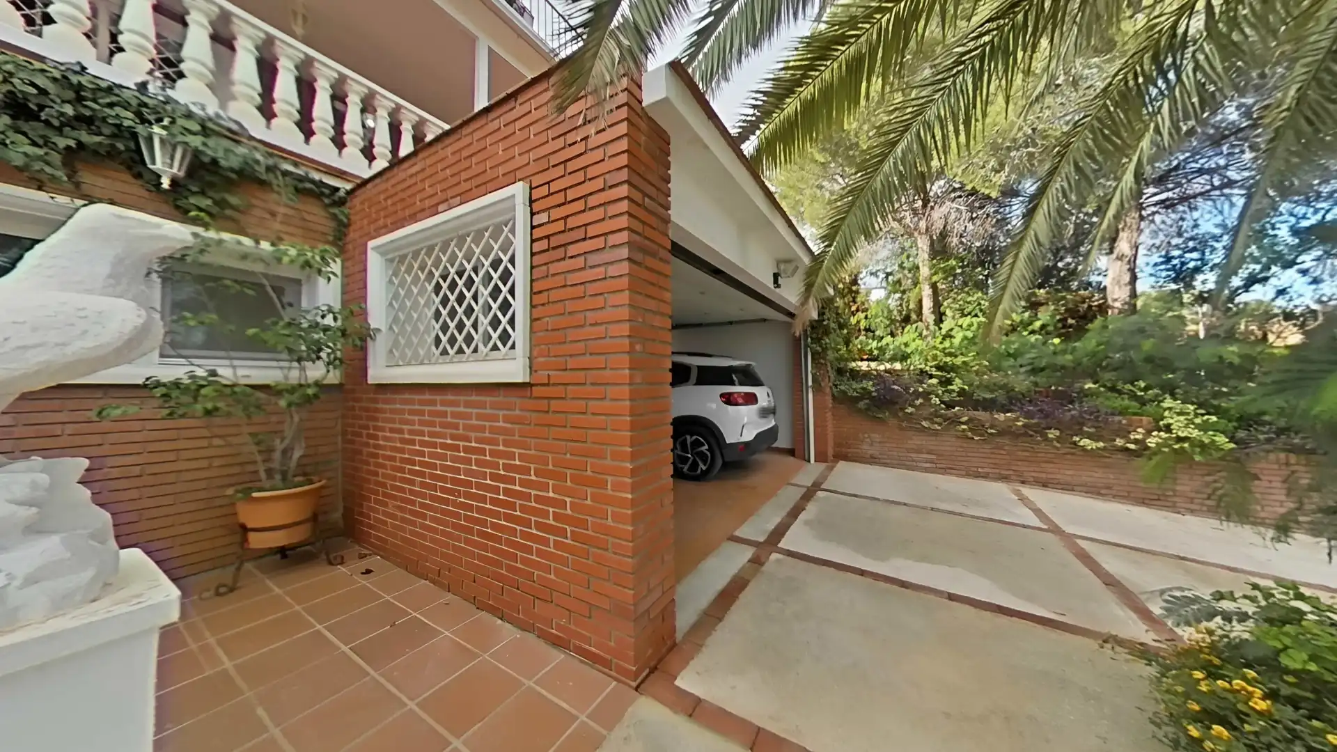 Vista exterior de Casa o xalet en venda en Alhaurín de la Torre amb Aire condicionat, Calefacció i Jardí privat
