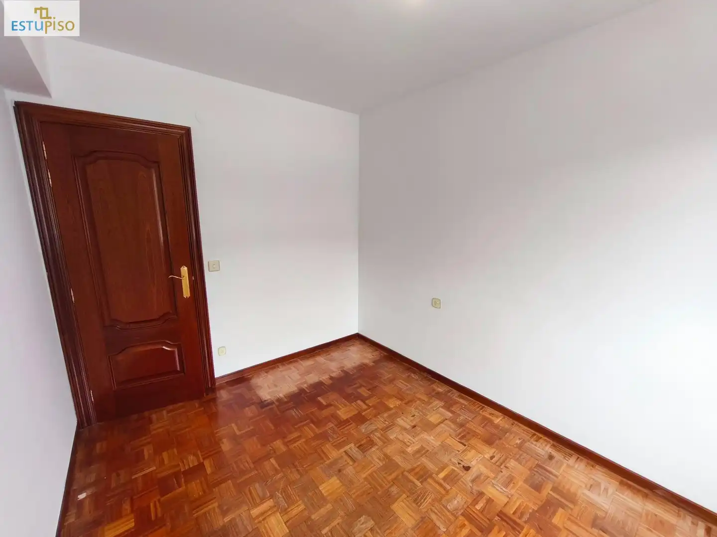 Dormitori de Pis en venda en Vitoria - Gasteiz amb Calefacció, Parquet i Traster