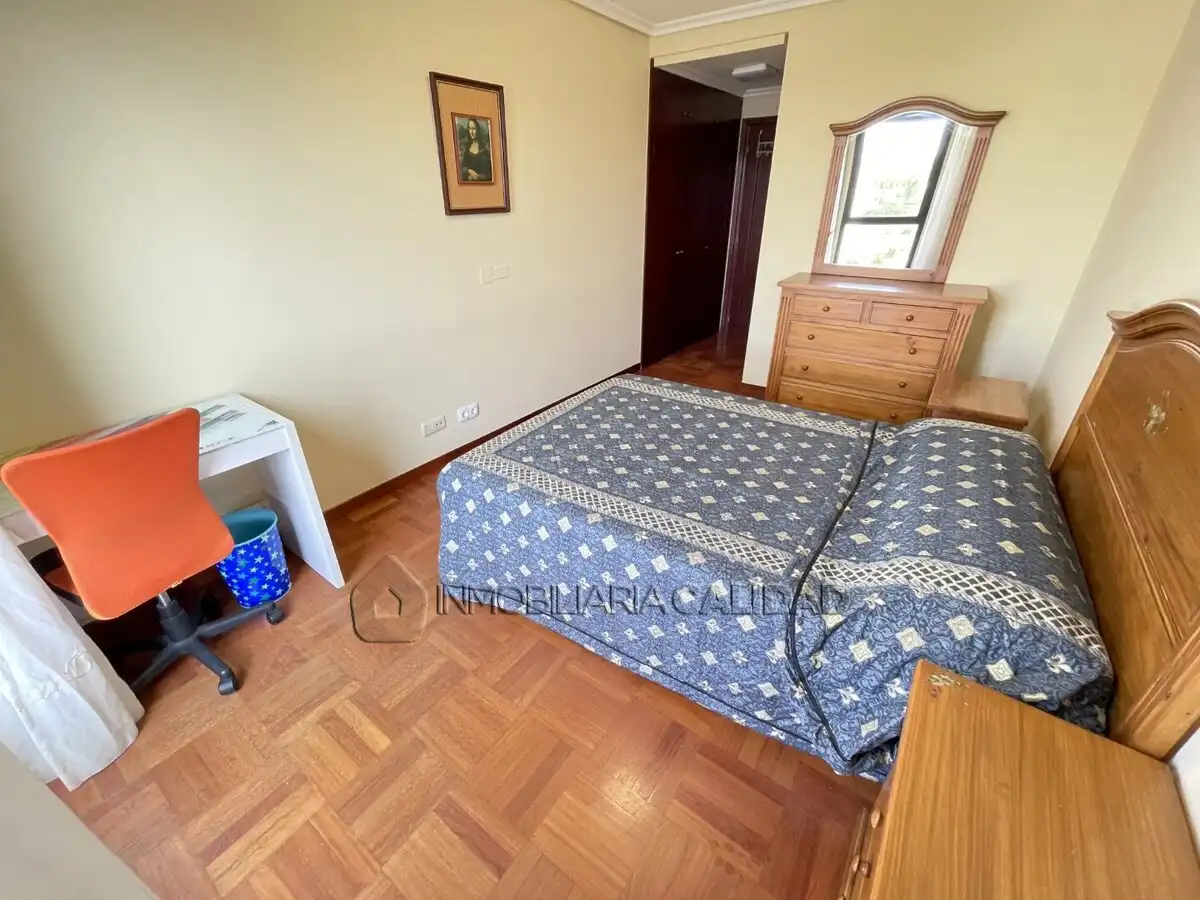 Bedroom of Flat for rent in Burgos  with Heating and Furnished