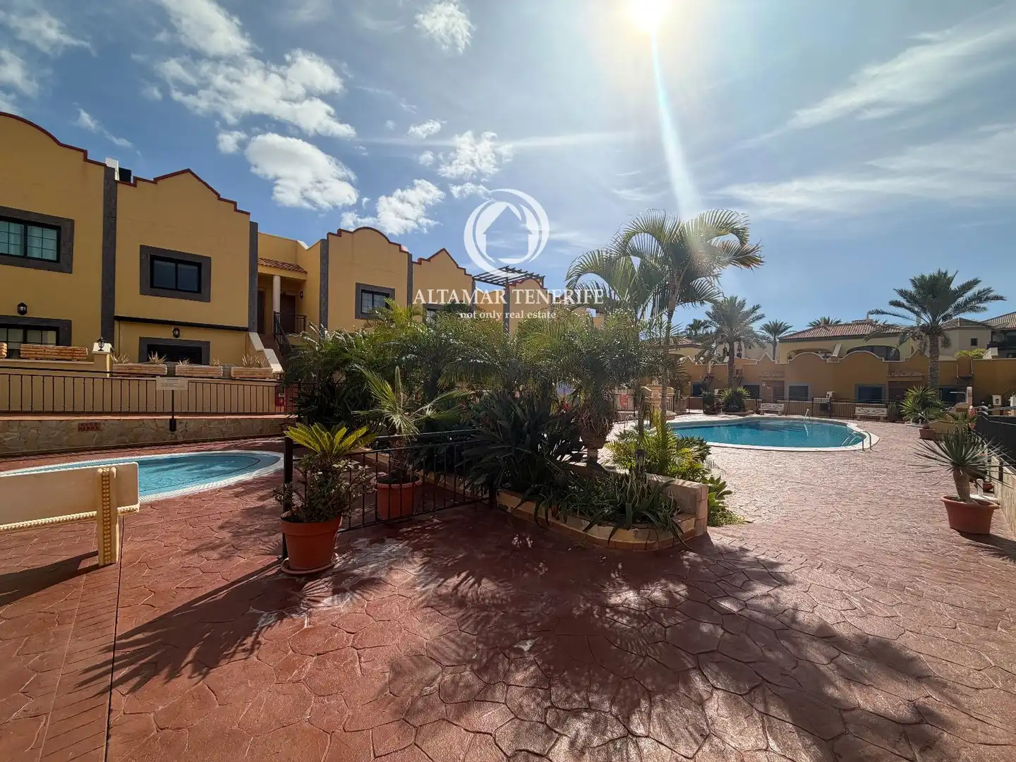 Vista exterior de Apartament en venda en Adeje amb Terrassa, Traster i Piscina