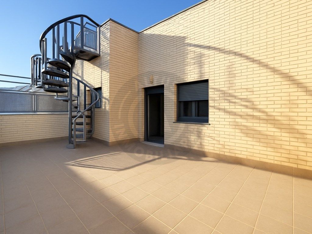 Exterior view of House or chalet for sale in Cáceres Capital  with Air Conditioner, Terrace and Oven
