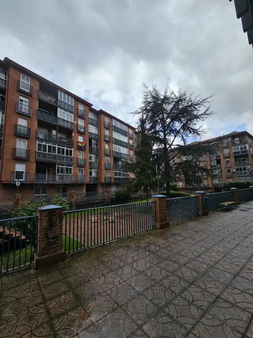Vista exterior de Pis en venda en Ávila Capital amb Balcó
