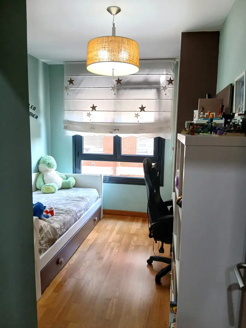 Habitación de Piso en venta en Gijón  con Calefacción, Parquet y Trastero