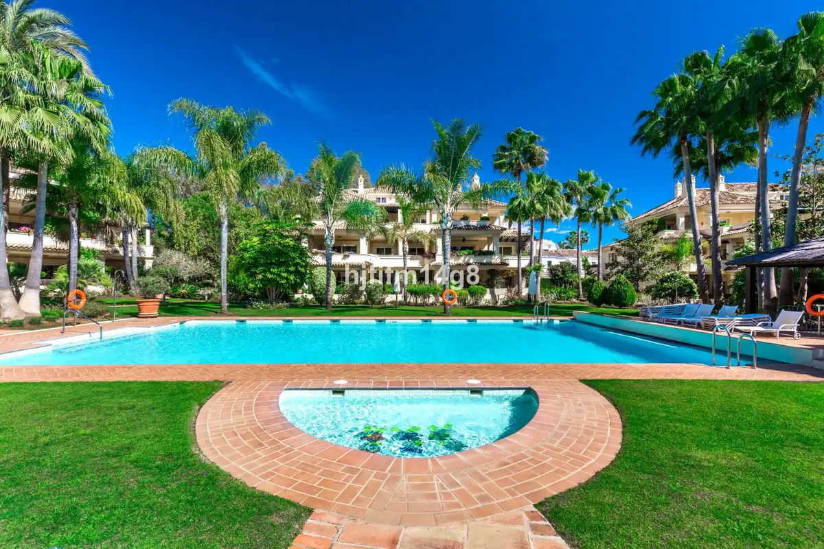 Ático con piscina en venta en Nueva Andalucía, imagen 8