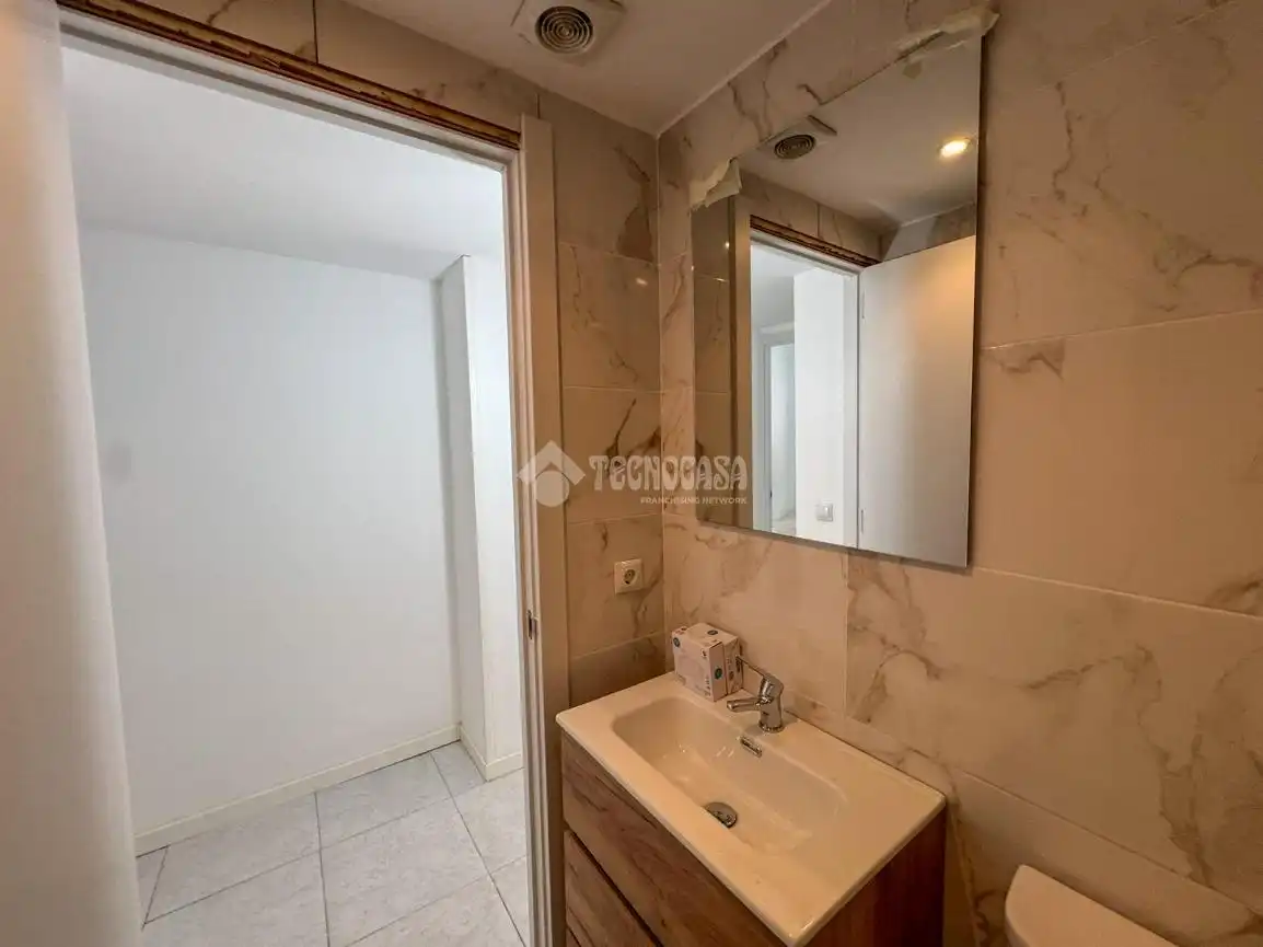 Baño de Piso en venta en Navalcarnero con Aire acondicionado y Calefacción