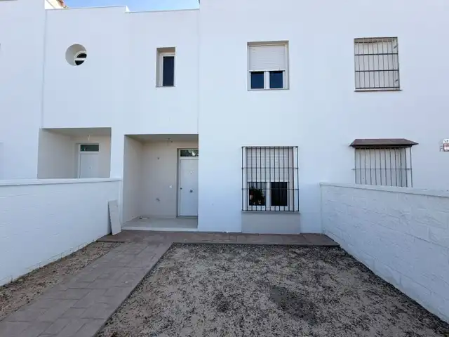 Vista exterior de Casa o xalet en venda en Manzanilla amb Jardí privat, Parquet i Balcó