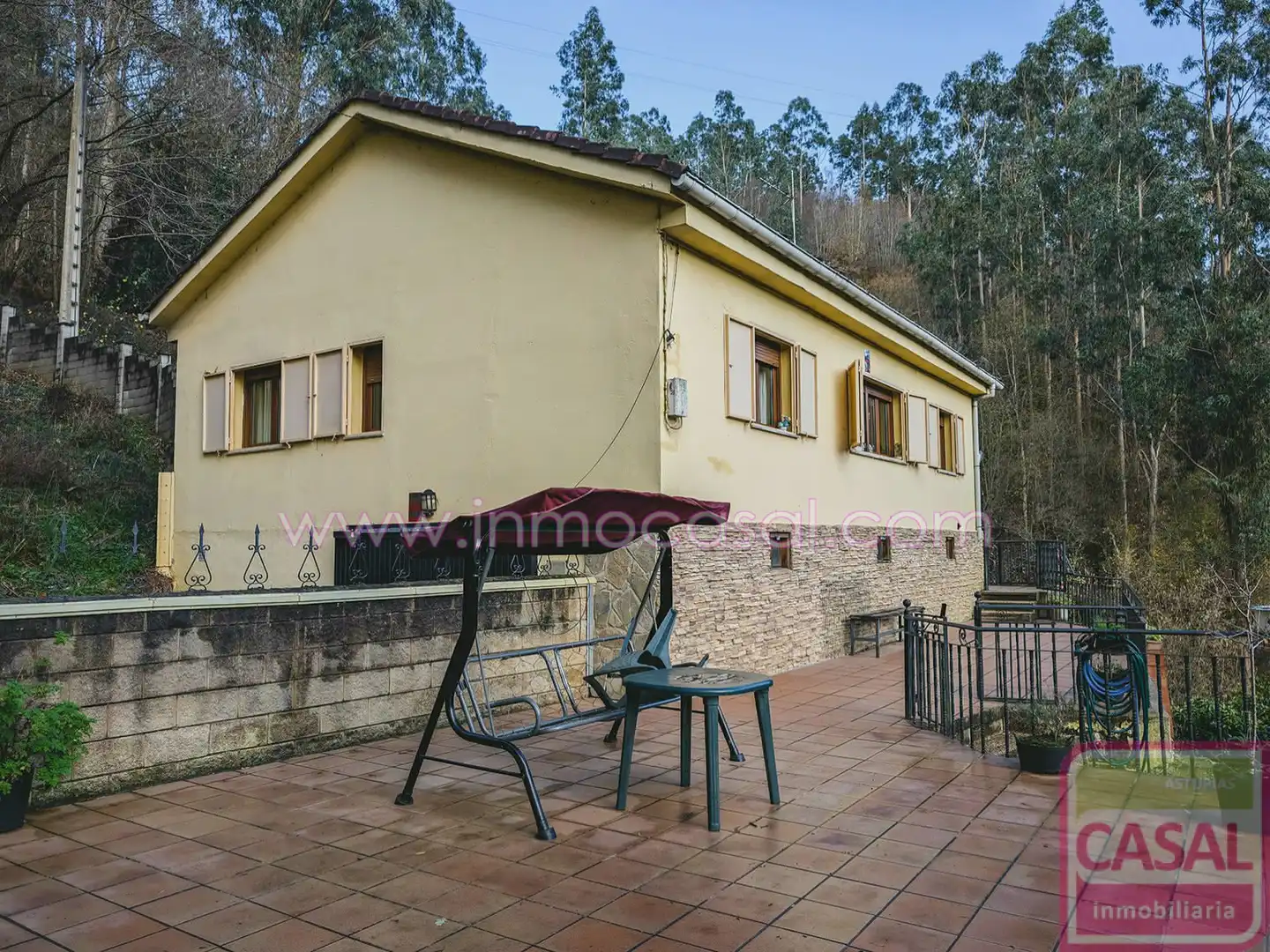 Vista exterior de Casa o xalet en venda en Mieres (Asturias) amb Calefacció, Terrassa i Traster