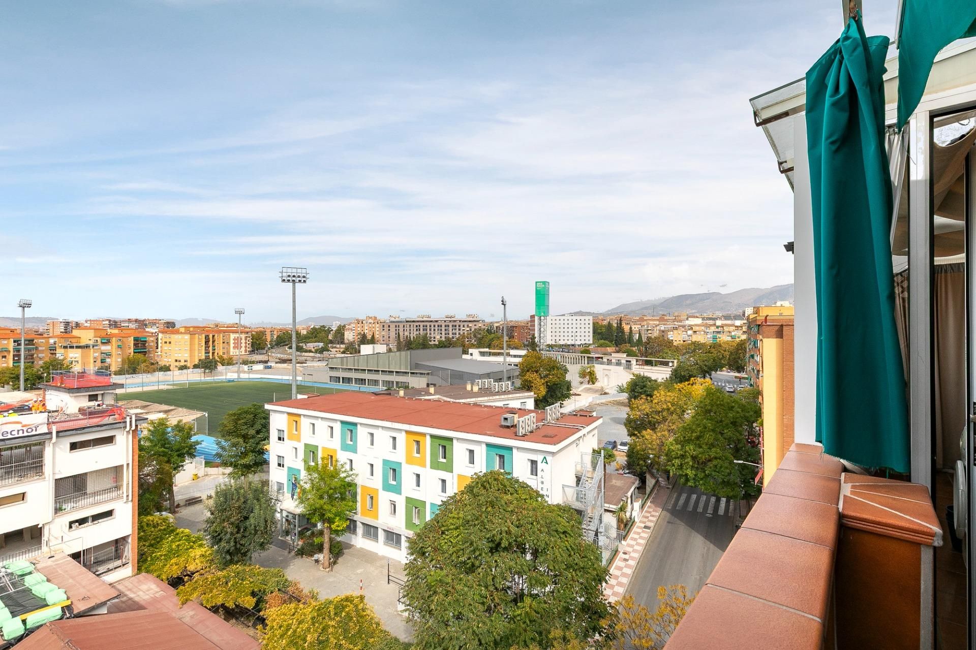 Vista exterior de Àtic en venda en  Granada Capital amb Aire condicionat, Calefacció i Terrassa