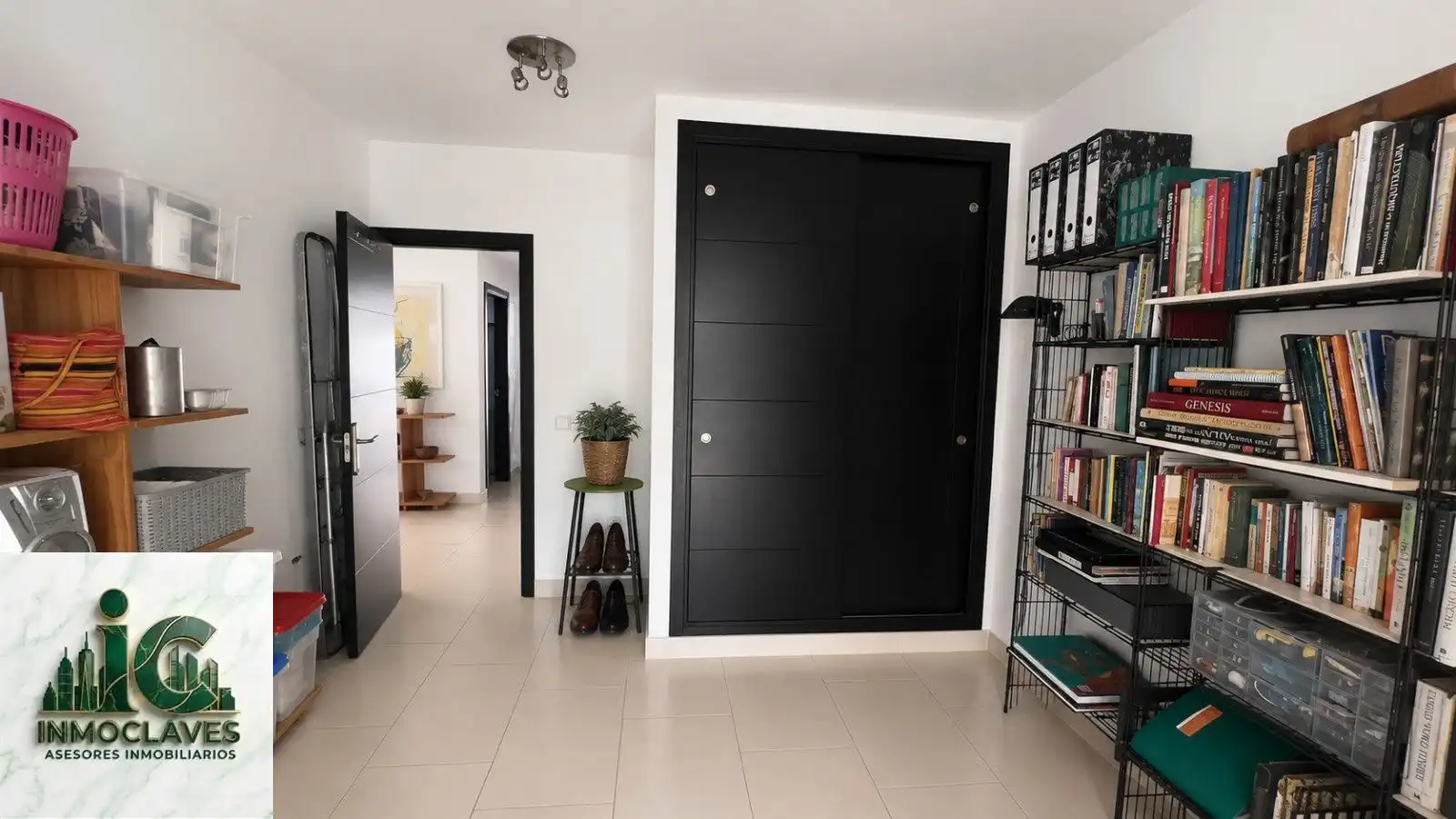 Detached homes for sale in Algeciras  with Air Conditioner, Heating and Private garden