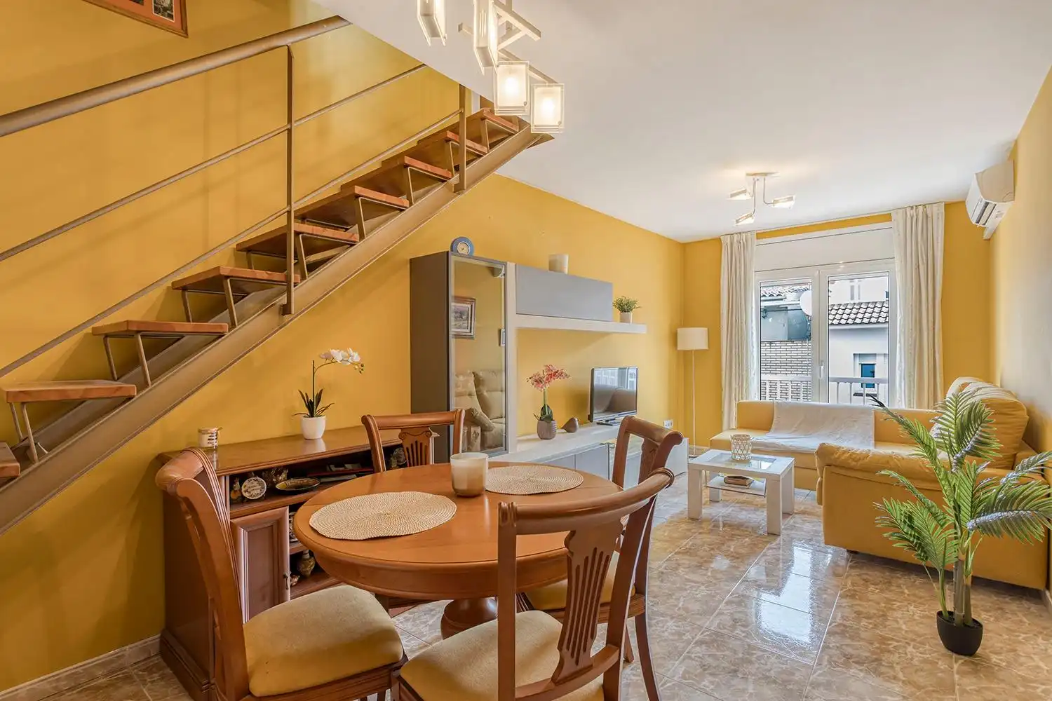 Sala de estar de Dúplex en venta en Vilanova del Camí con Aire acondicionado, Calefacción y Terraza
