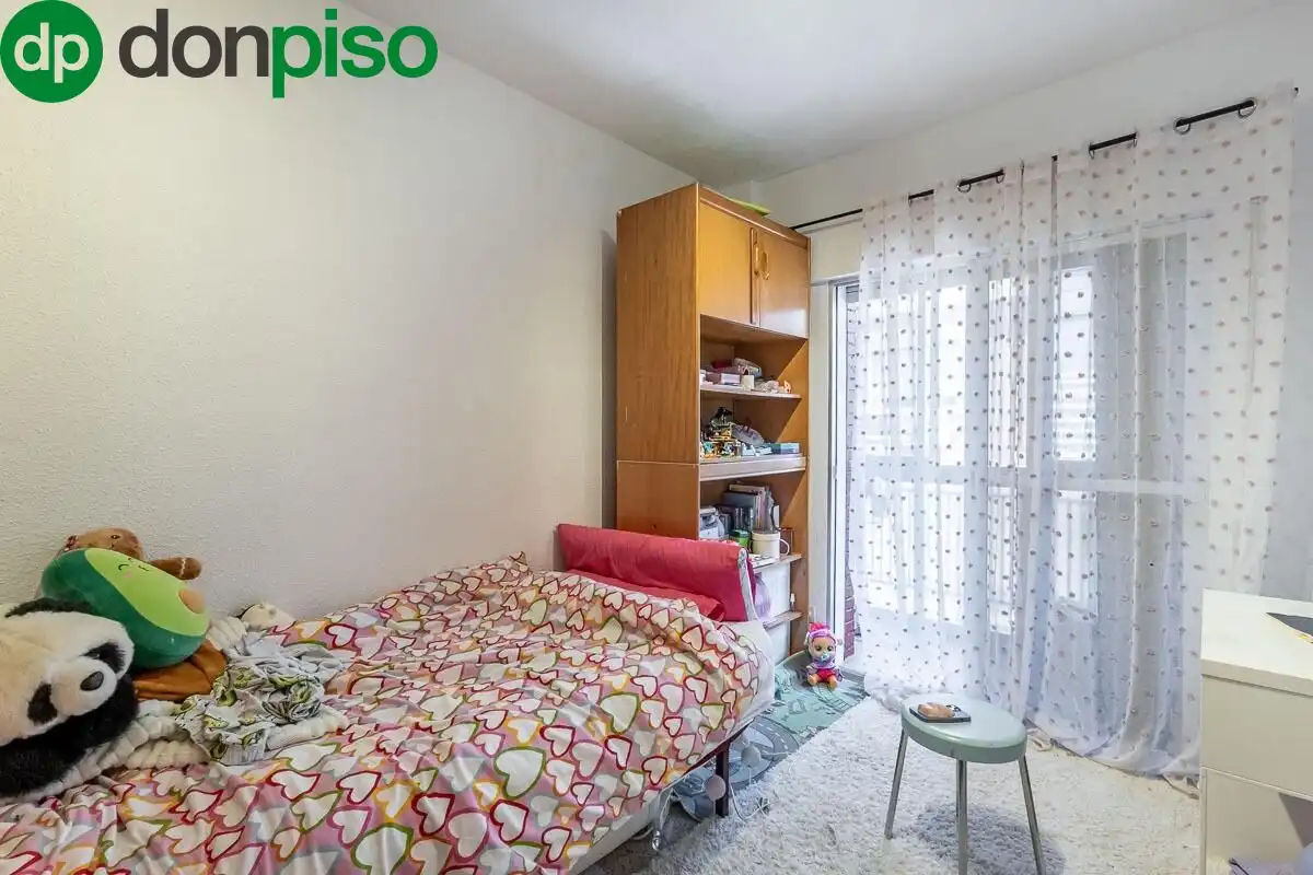 Bedroom of Flat for sale in Granada  with Air Conditioner