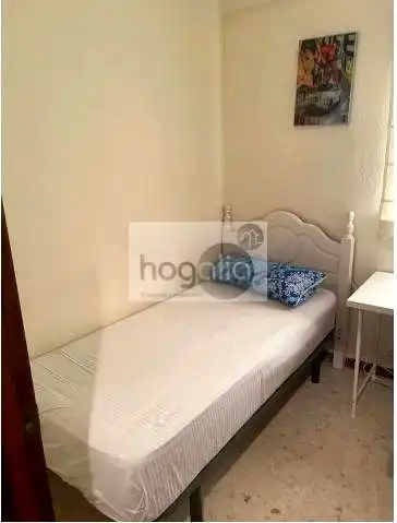 Habitación de Piso de alquiler en Sevilla con Aire acondicionado, Terraza y Amueblado