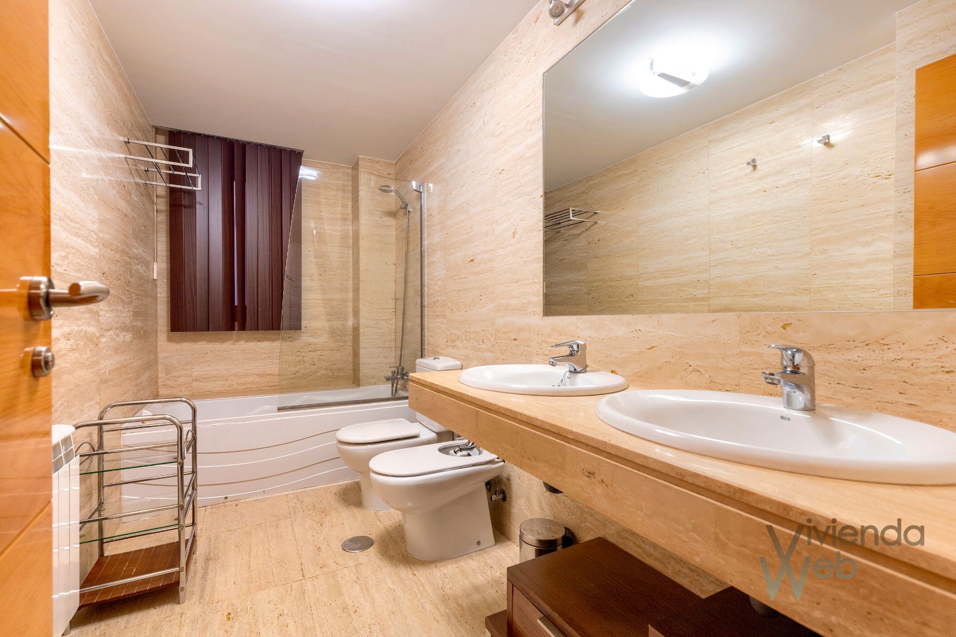Bathroom of Flat for sale in  Madrid Capital  with Air Conditioner, Heating and Private garden