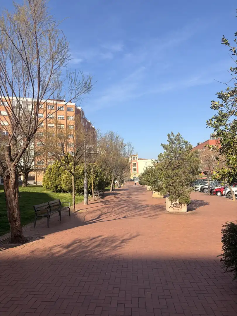 Vista exterior de Piso en venta en  Logroño con Calefacción