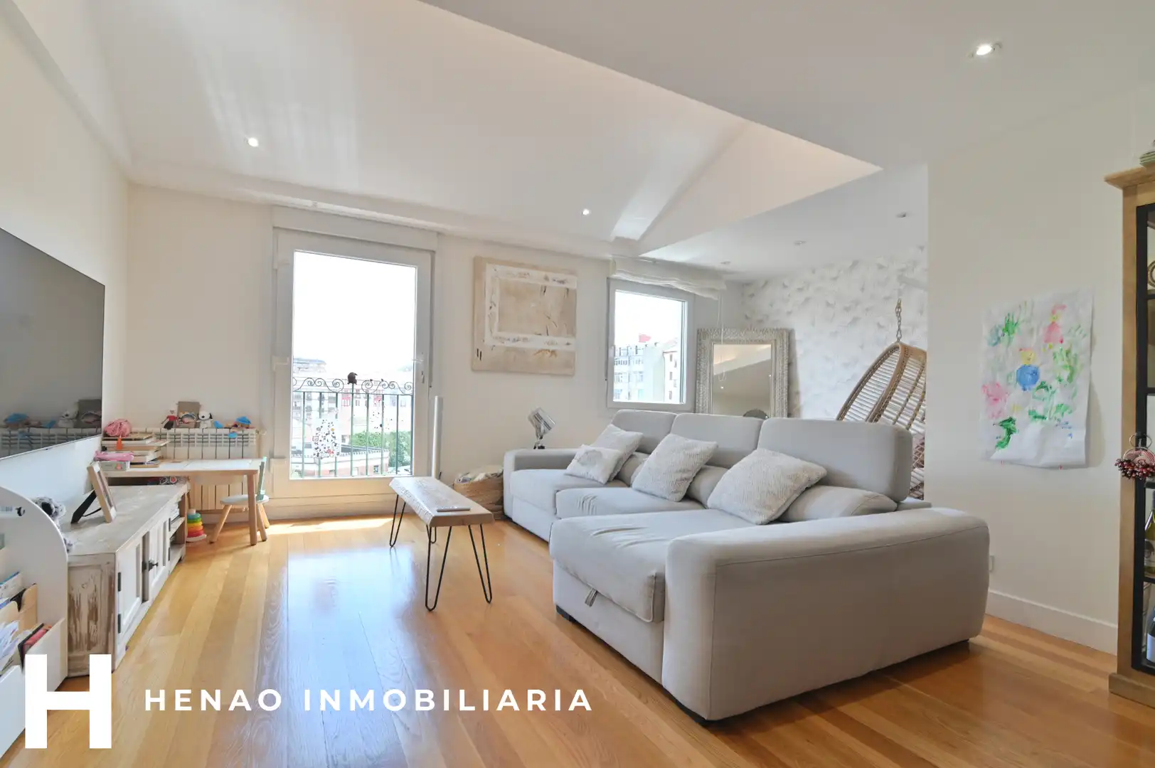 Living room of Flat for sale in Bilbao   with Heating, Parquet flooring and Furnished