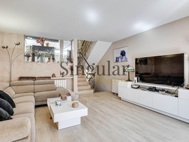 Terraced house with balcony for sale in Horta - Guinardó