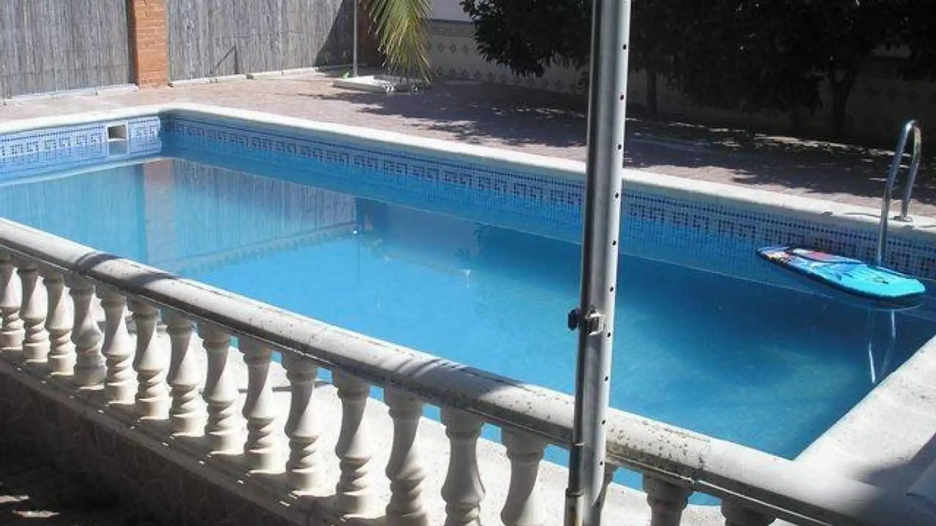 Piscina de Casa o chalet en venta en Villar de Rena con Calefacción, Terraza y Alarma