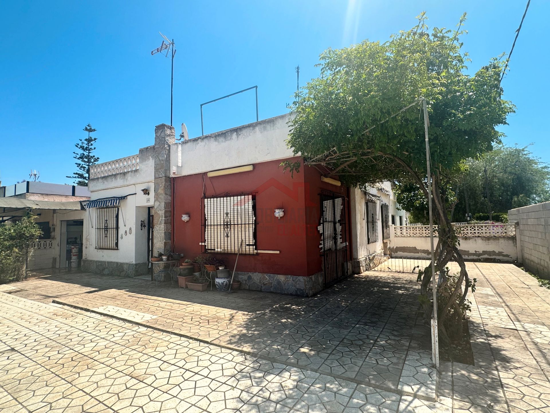 Vista exterior de Casa o xalet en venda en Elche / Elx amb Jardí privat i Terrassa