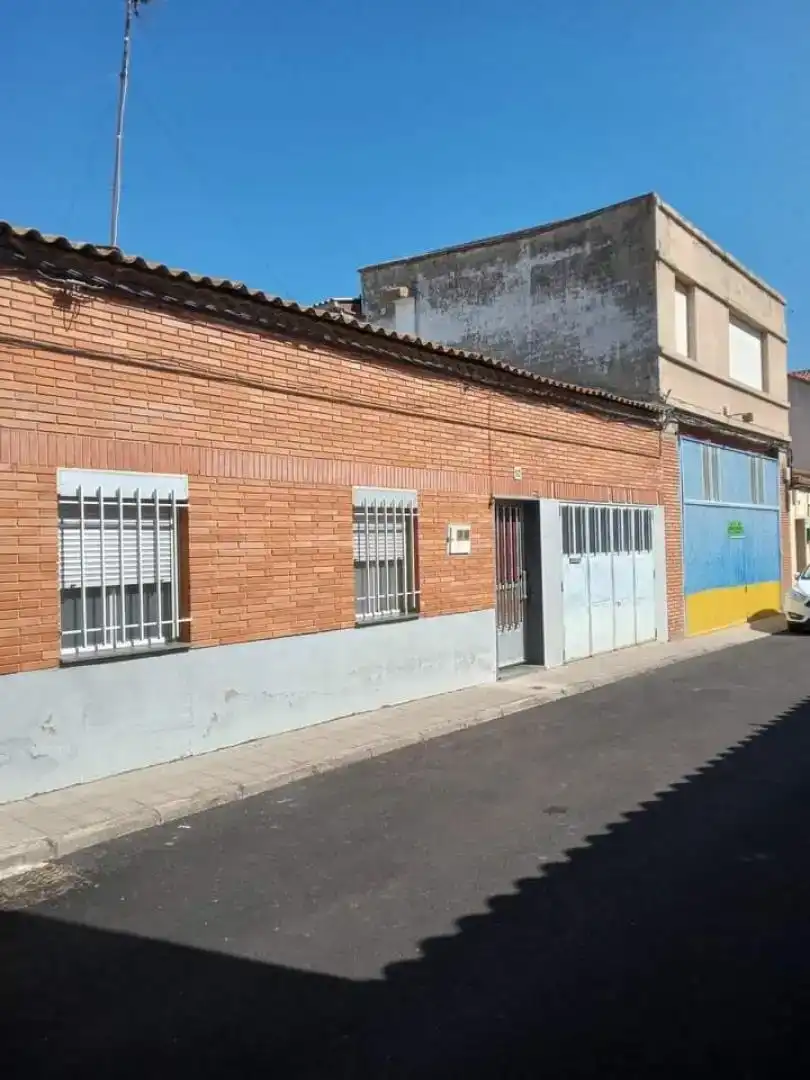 Vista exterior de Planta baja en venta en Zamora Capital  con Trastero, Amueblado y Lavadora