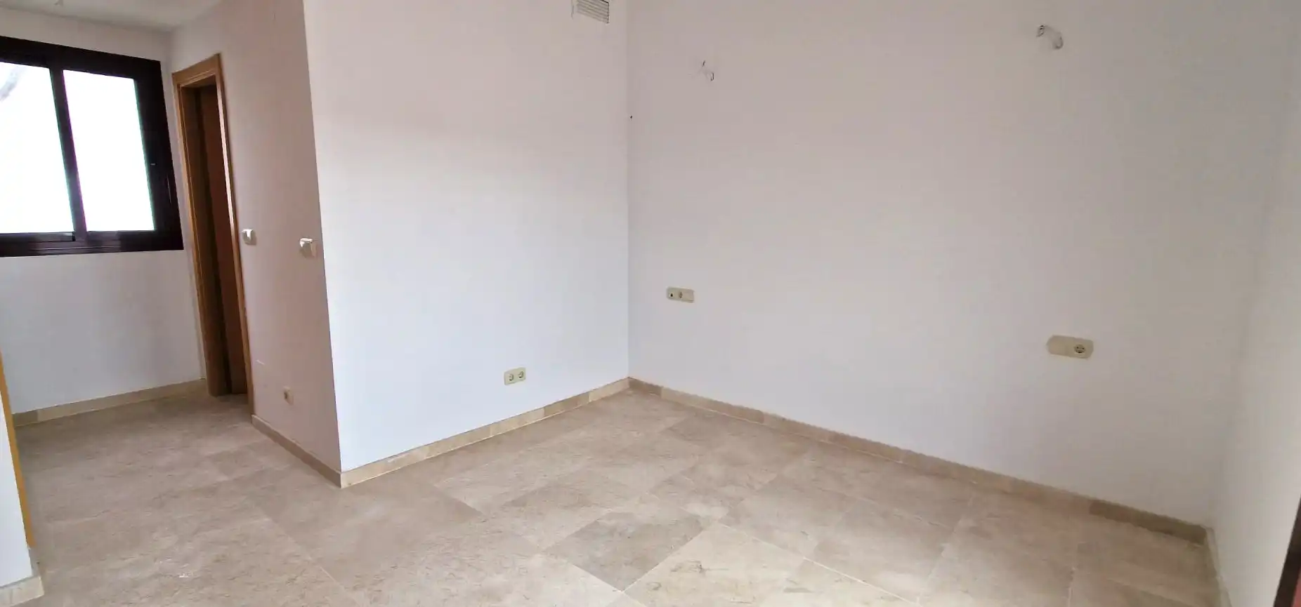 Einfamilien-Reihenhaus zum Verkauf in Cártama mit Privatgarten und Terrasse