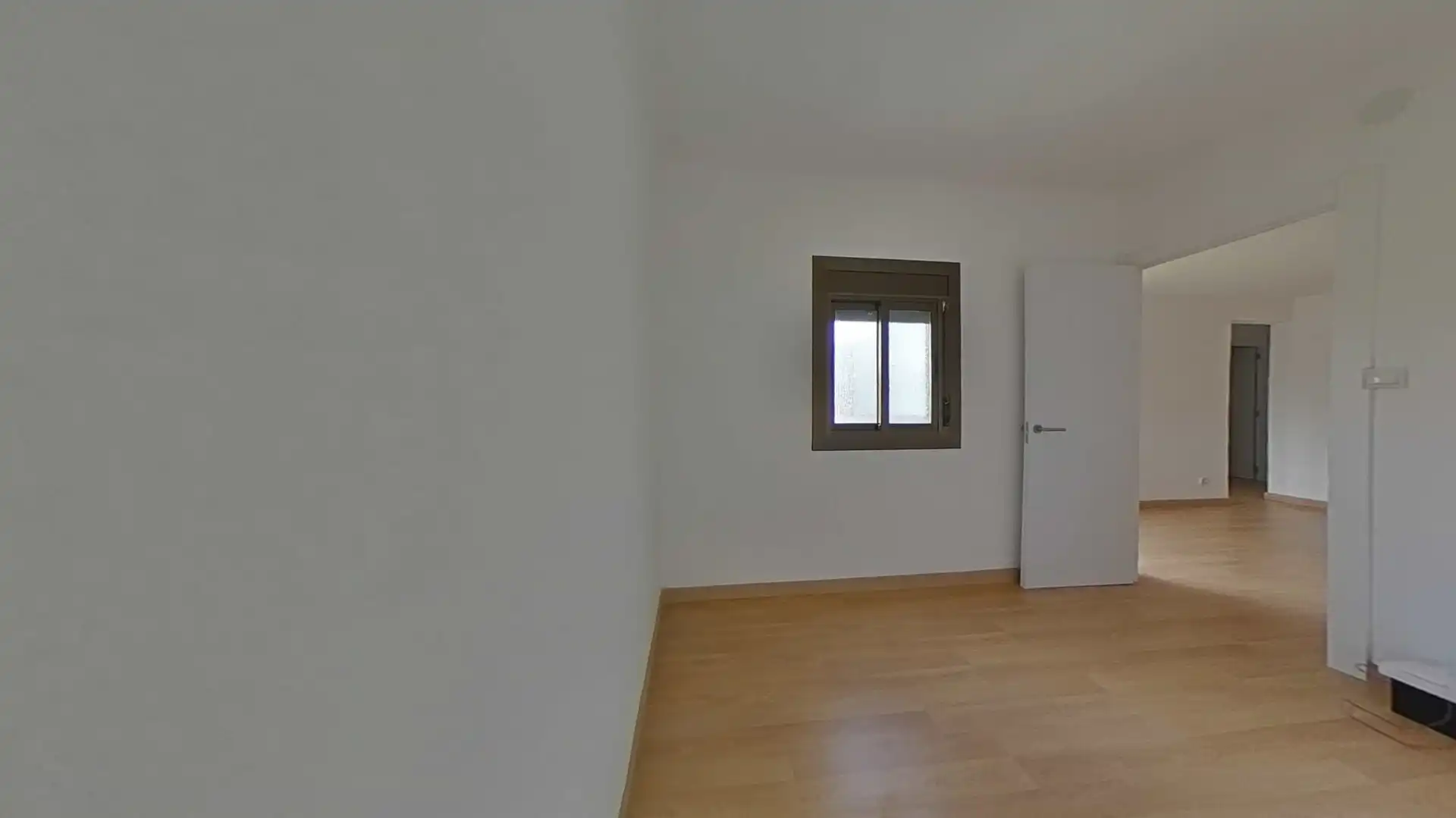 Habitación de Piso en venta en Santa Coloma de Gramenet con Parquet