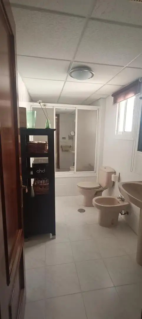 Bany de Casa adosada en venda en Algeciras amb Aire condicionat, Moblat i Alarma