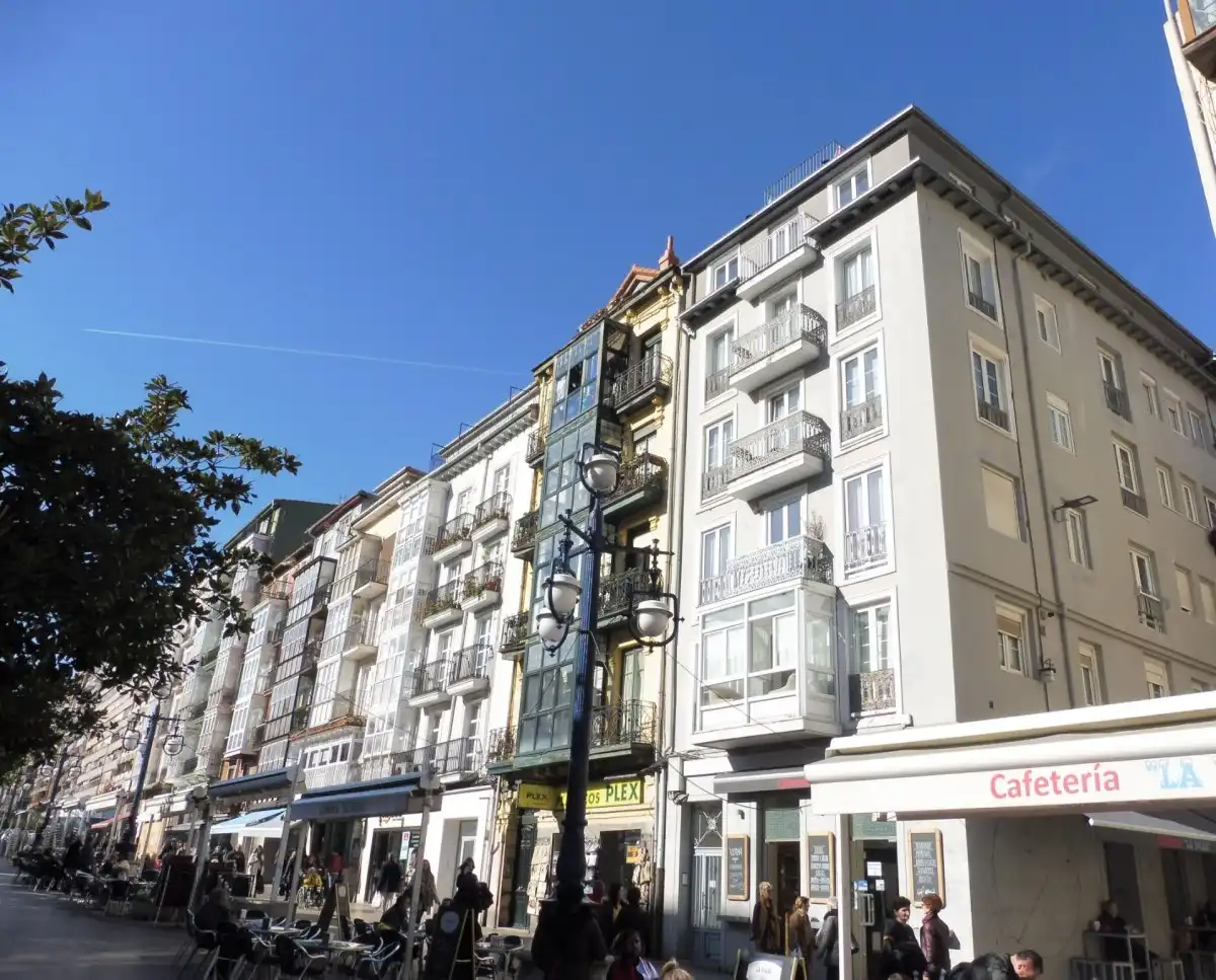 Wohnung zur Miete in Calle BURGOS, Numancia - San Fernando