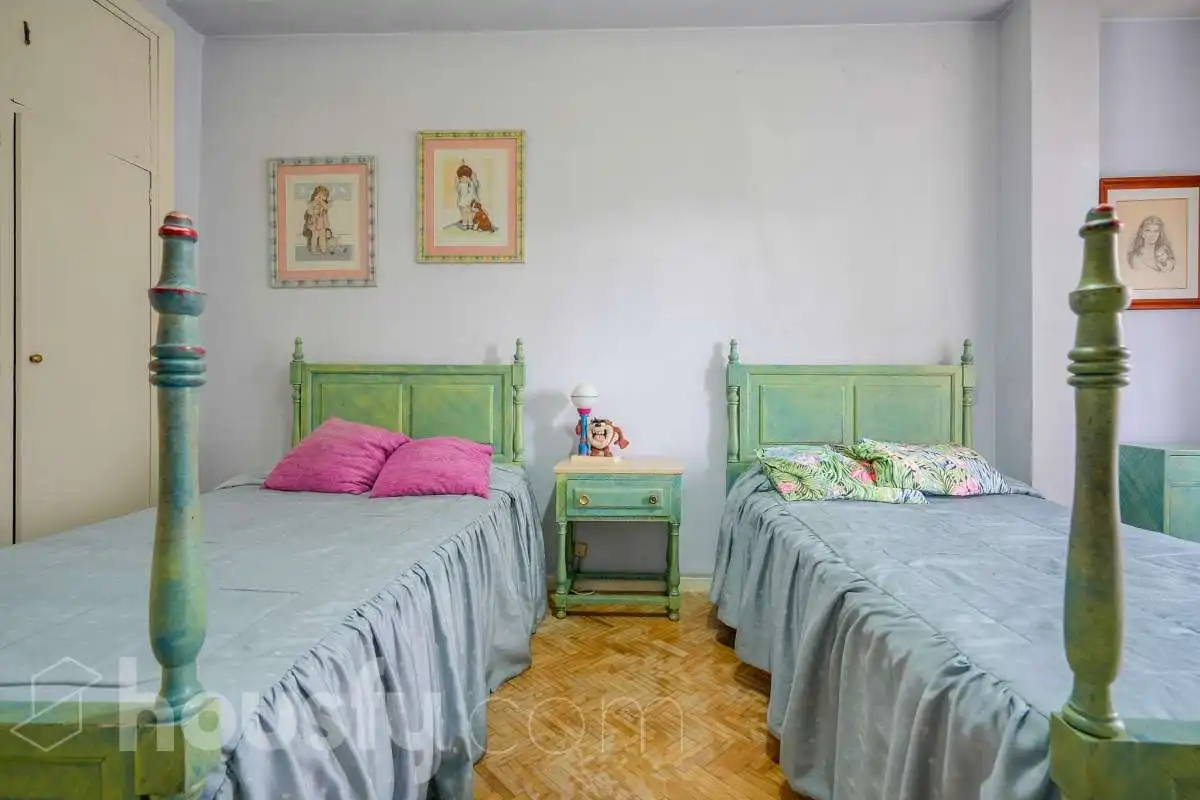 Dormitori de Pis en venda en Madrid amb Calefacció, Parquet i Terrassa