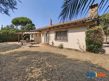 Detached house with garden for sale in Avinguda de la Unió 39