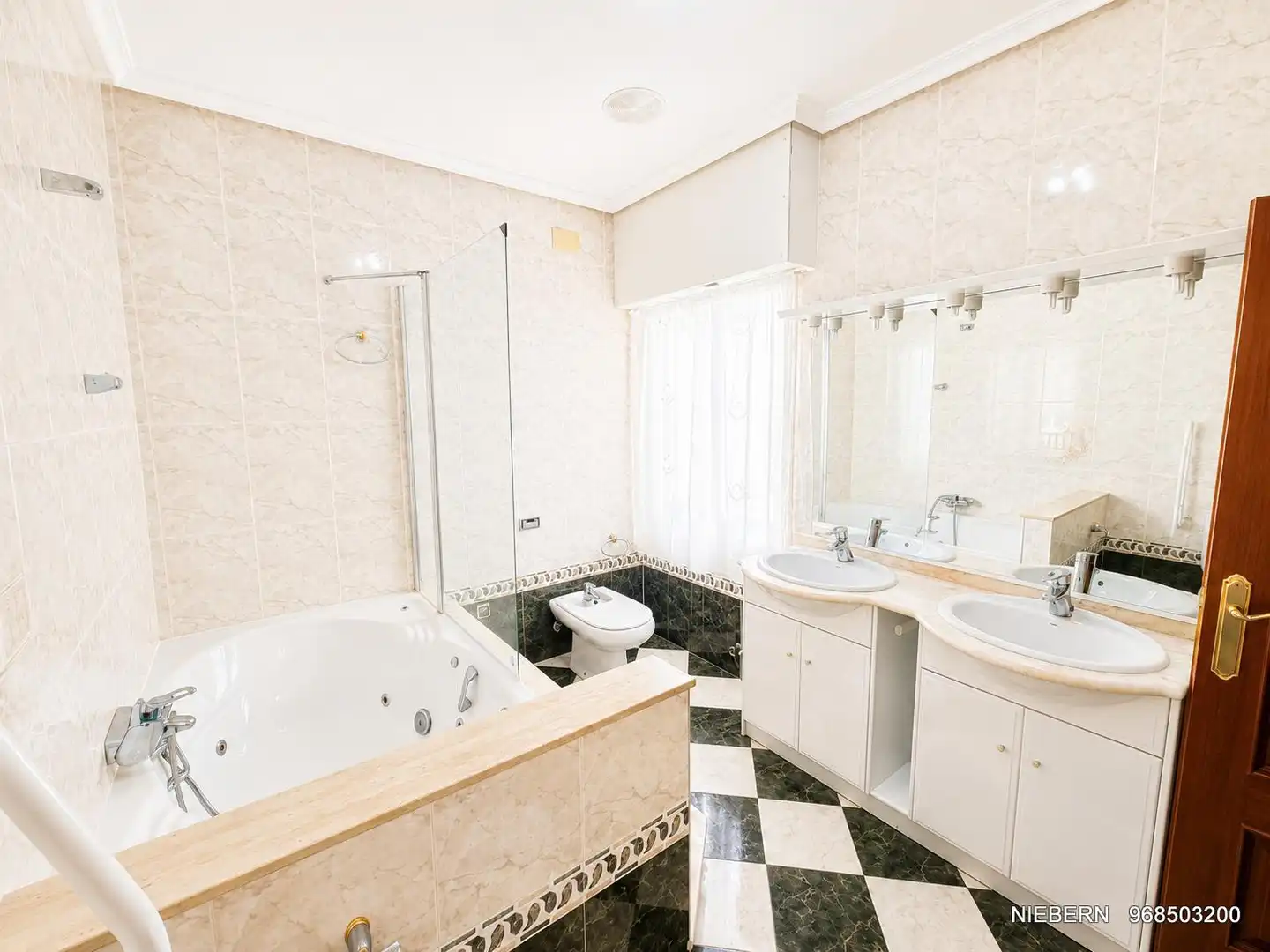Baño de Piso de alquiler en Cartagena con Aire acondicionado, Amueblado y Horno