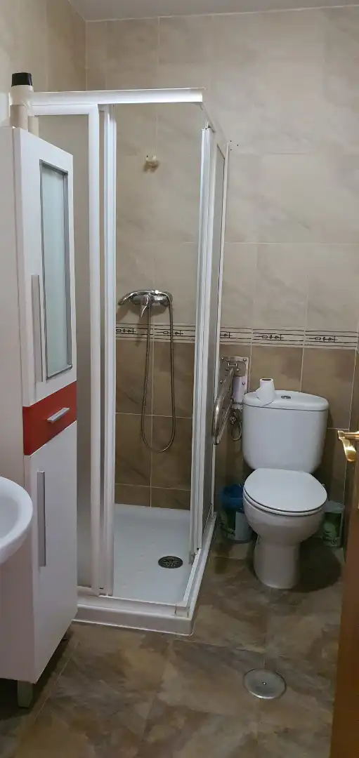 Bany de Pis en venda en Granada amb Aire condicionat i Moblat