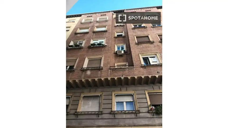 Vista exterior de Piso para compartir en Madrid con Aire acondicionado, Calefacción y Amueblado