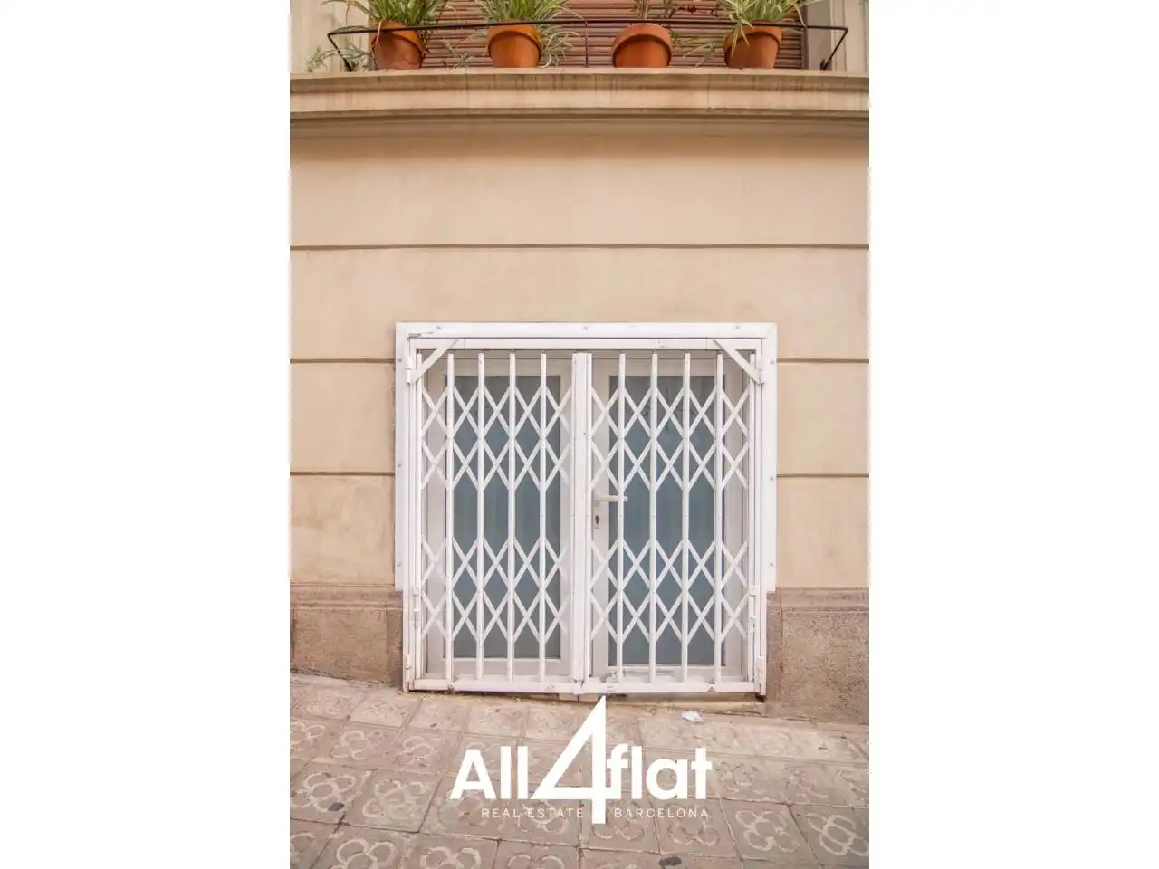 Vista exterior de Local en venta en Barcelona